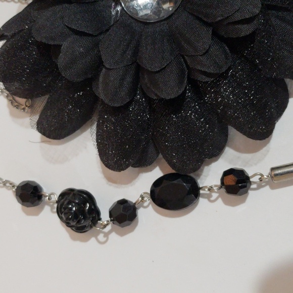 Silver Tone Chain Black Flower Fabric Brooch & Black Beads Crystal Necklace Set - Picture 4 of 9